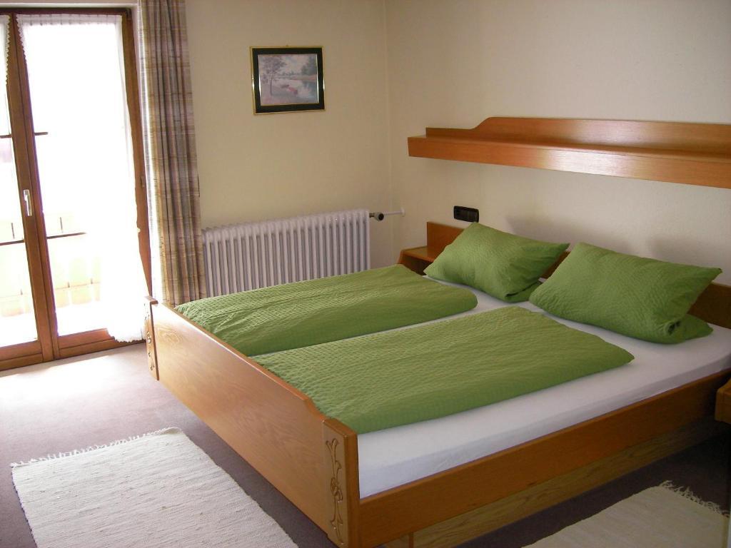 Hotel Gasthaus Zum Hirschen Simonswald Room photo
