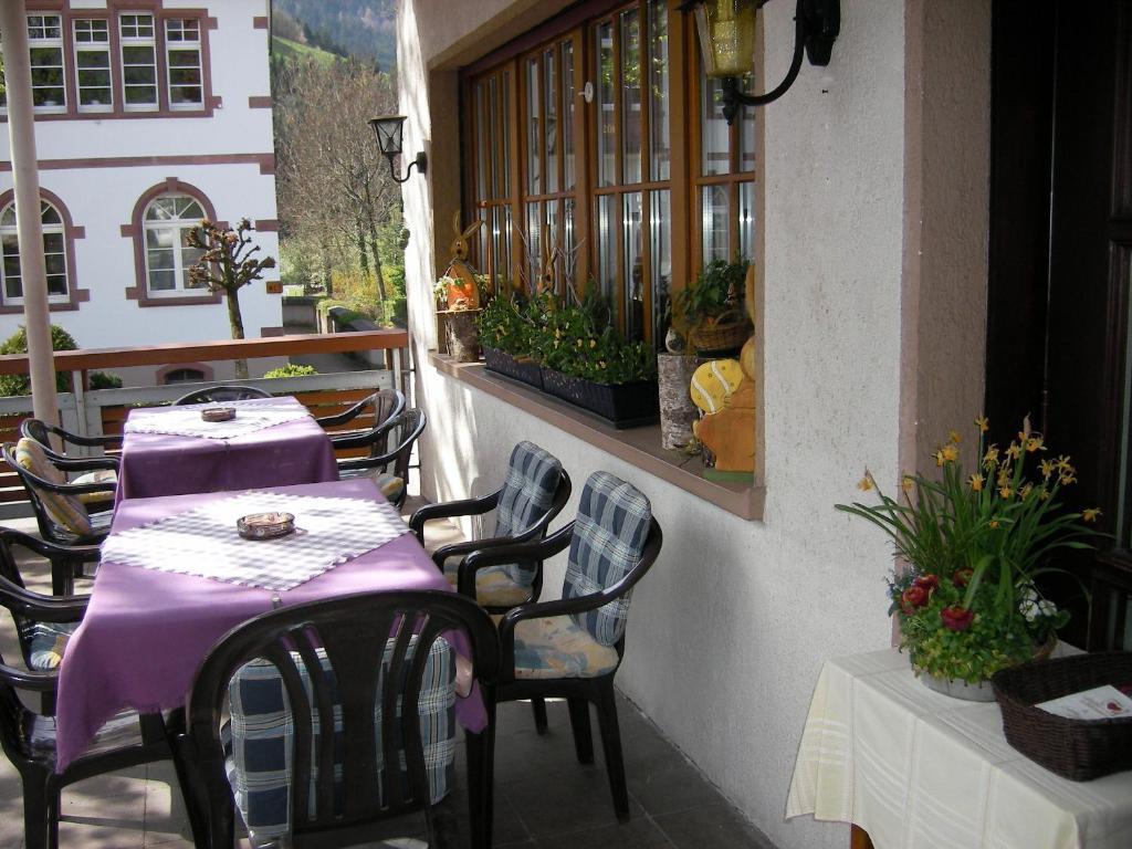 Hotel Gasthaus Zum Hirschen Simonswald Exterior photo