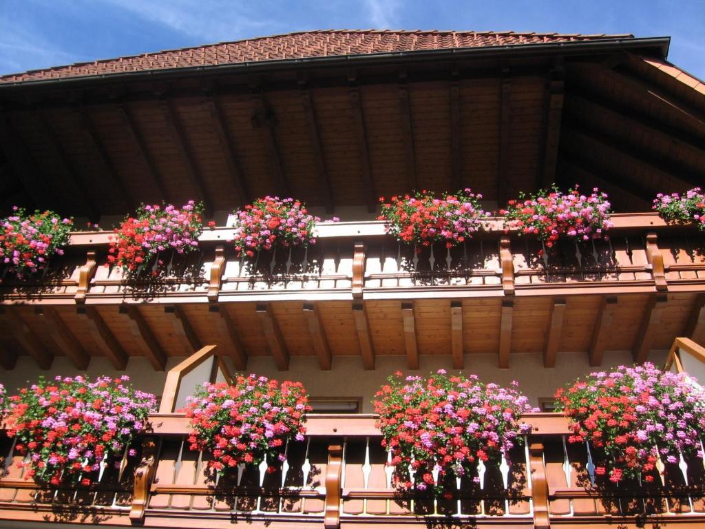 Hotel Gasthaus Zum Hirschen Simonswald Exterior photo